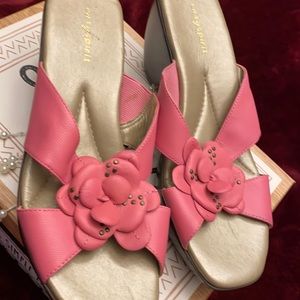 Women’s Size 8 1/2 pink wedges